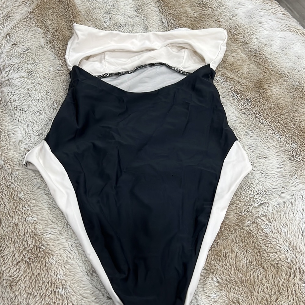 Lovers & Friends MOANI STRAPLESS ONE PIECE - Picture 6 of 7